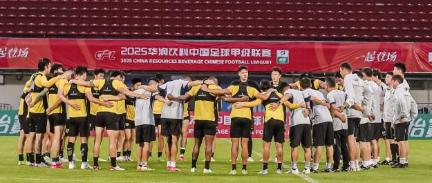 黄黑风暴与橙焰交织 鲁能德甲系球员技术风格深度解析